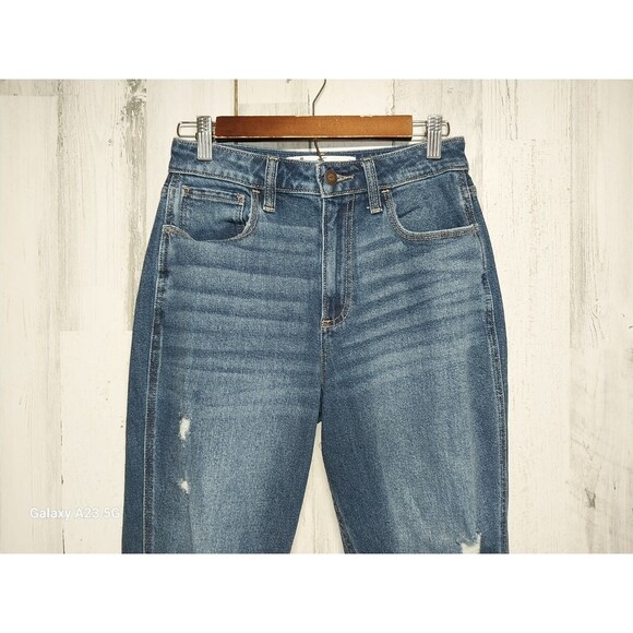 Hollister Jeans Women's Curvy High Rise Mom  Juniors 3R Distressed Destroyed - Picture 3 of 8